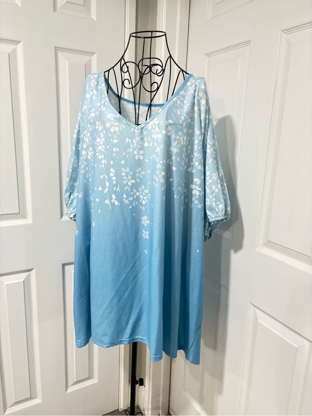 NWOT Plus Size Light Blue Floral Ombre V-Neck Women’s Top